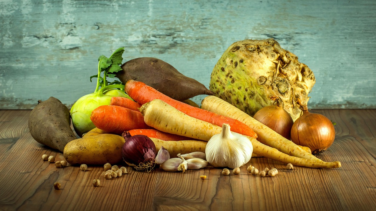 A Forager's Guide to Autumn Roots and Tubers